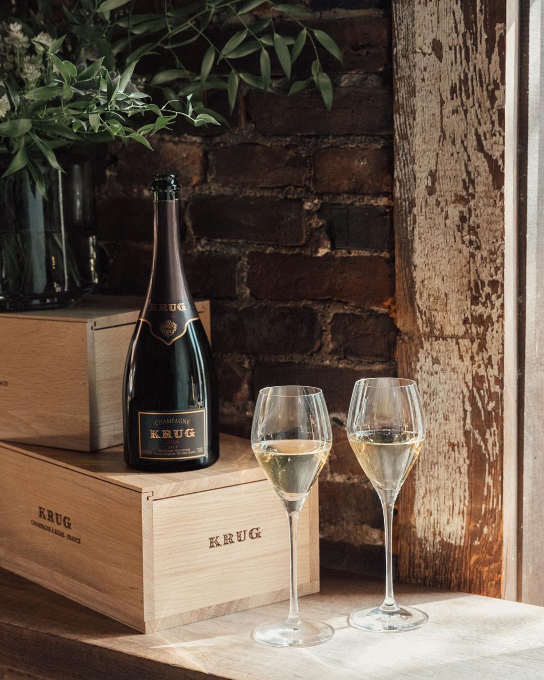 Krug bottle with two tasting glasses
